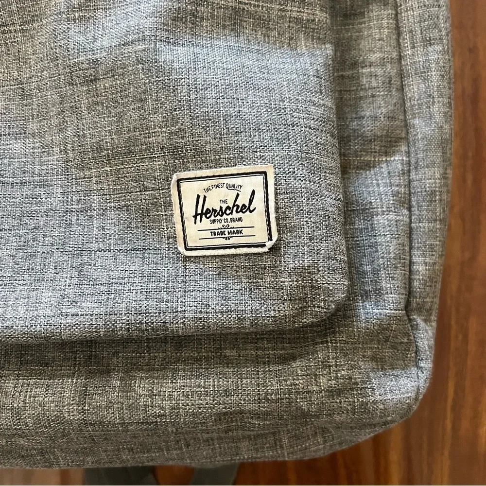 Hershel Settlement Backpack Mid-Volume 17L Light Gray Crosshatch